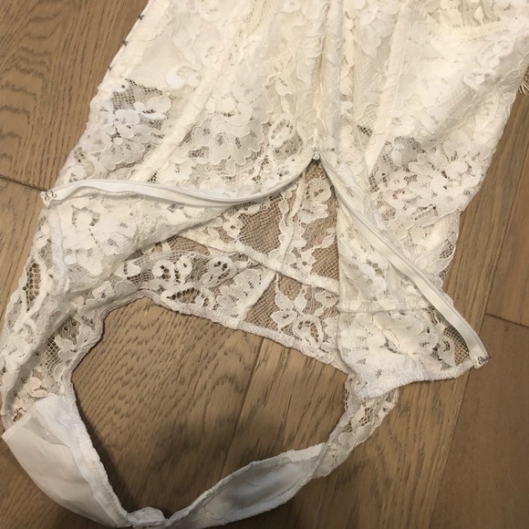 Lulu’s White Lace Bodysuit corset ruffle Sz S - Picture 15 of 16